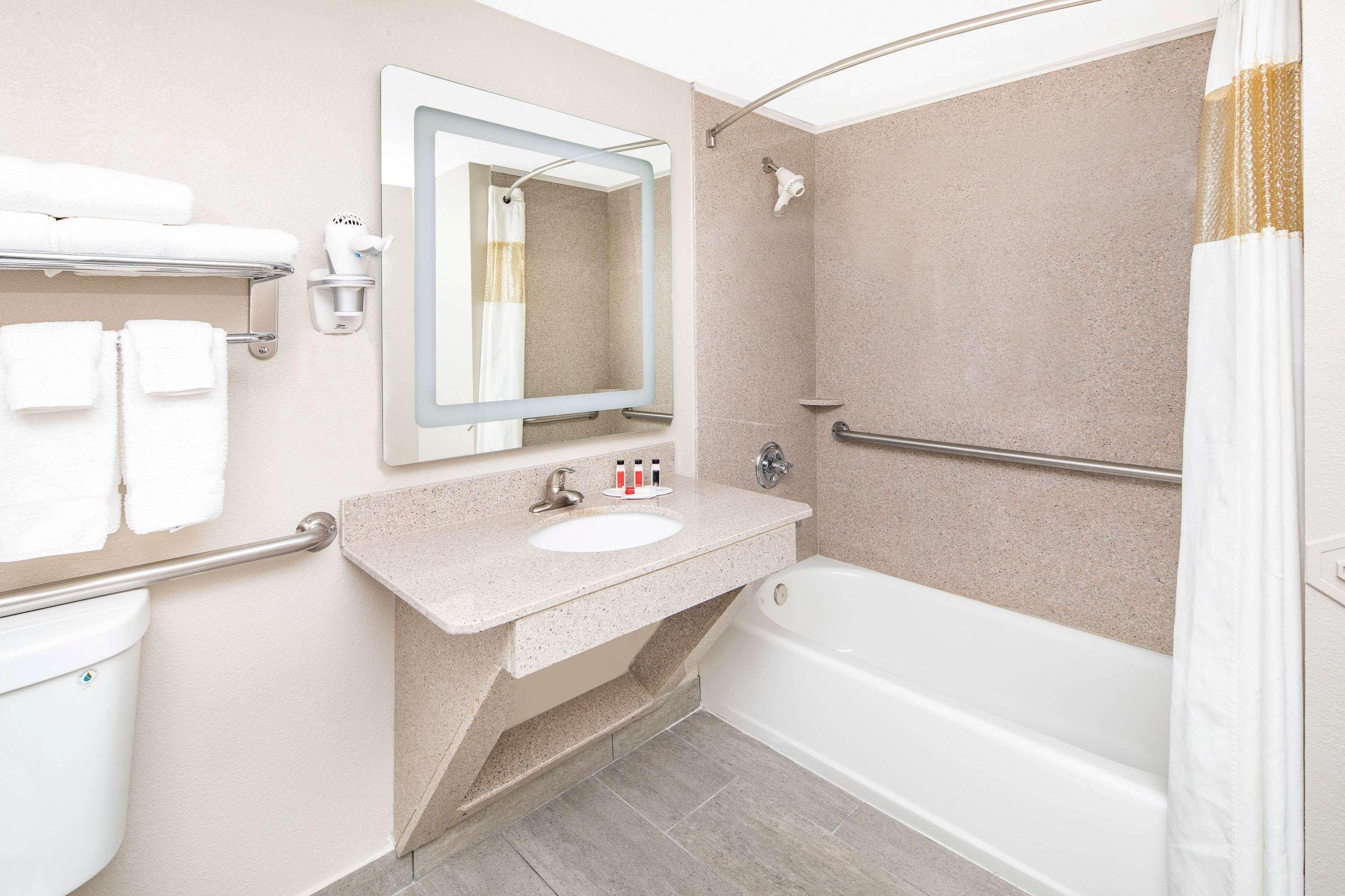ホテル Ramada By Wyndham Alpharetta Atlanta North エクステリア 写真