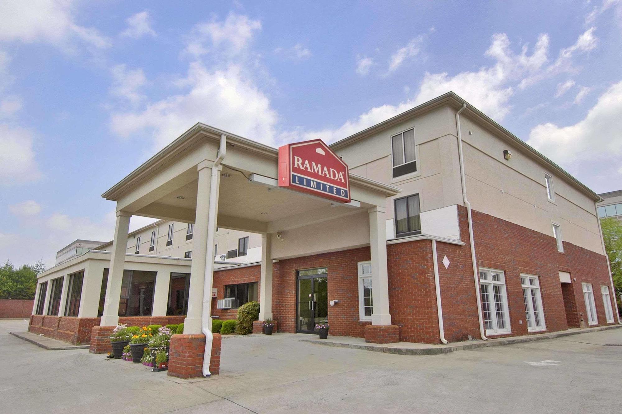ホテル Ramada By Wyndham Alpharetta Atlanta North エクステリア 写真